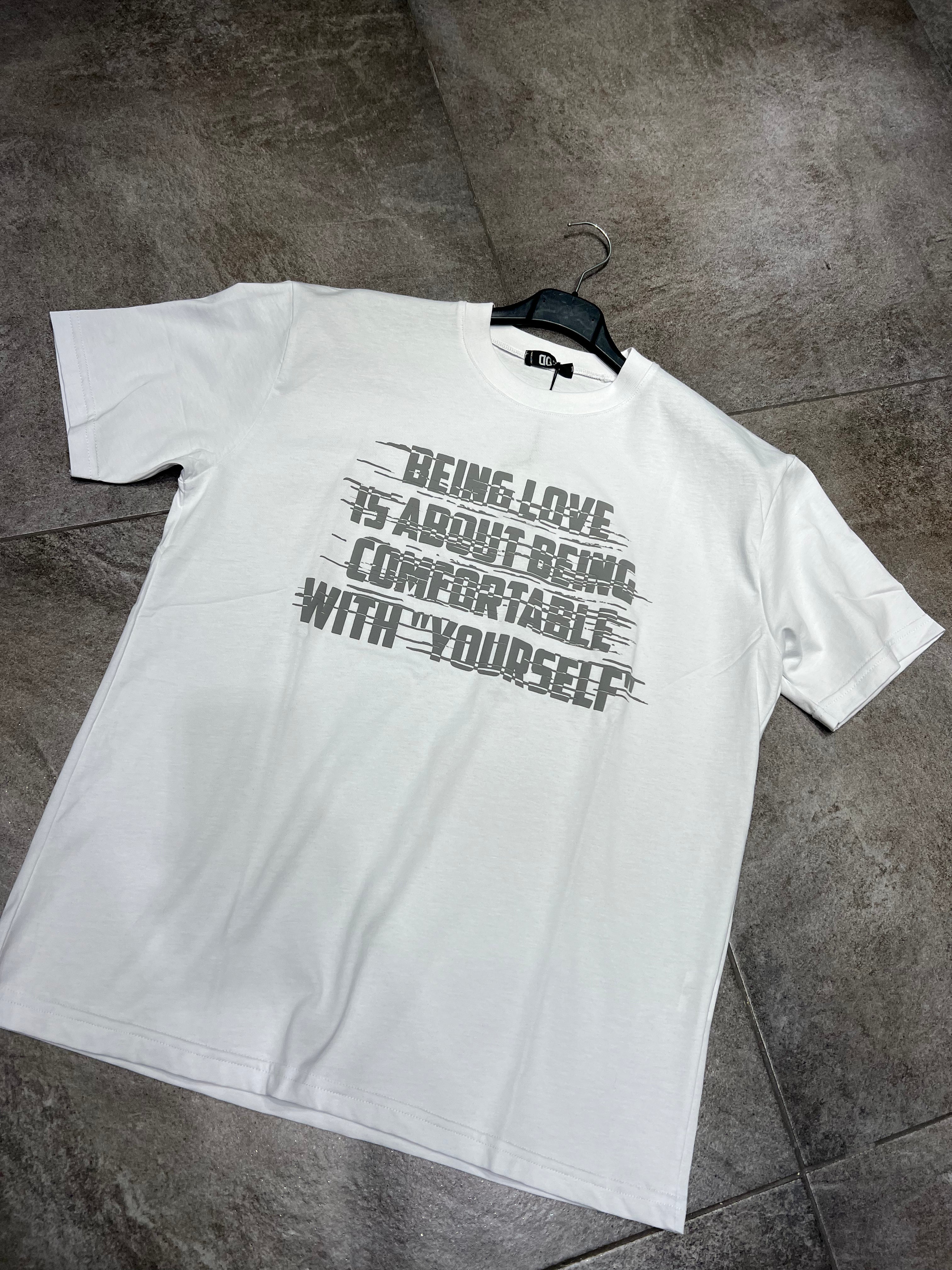 T-shirt Being Love